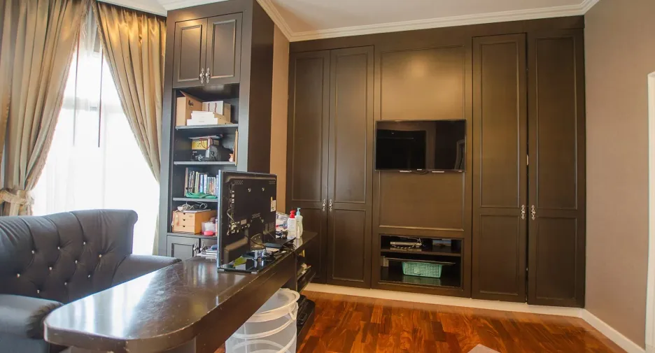 Casa en venta y en alquiler de 5 habitaciones en Mueang Samut Sakhon, Samut Sakhon