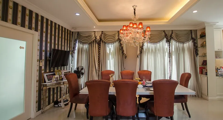 Casa en venta y en alquiler de 5 habitaciones en Mueang Samut Sakhon, Samut Sakhon