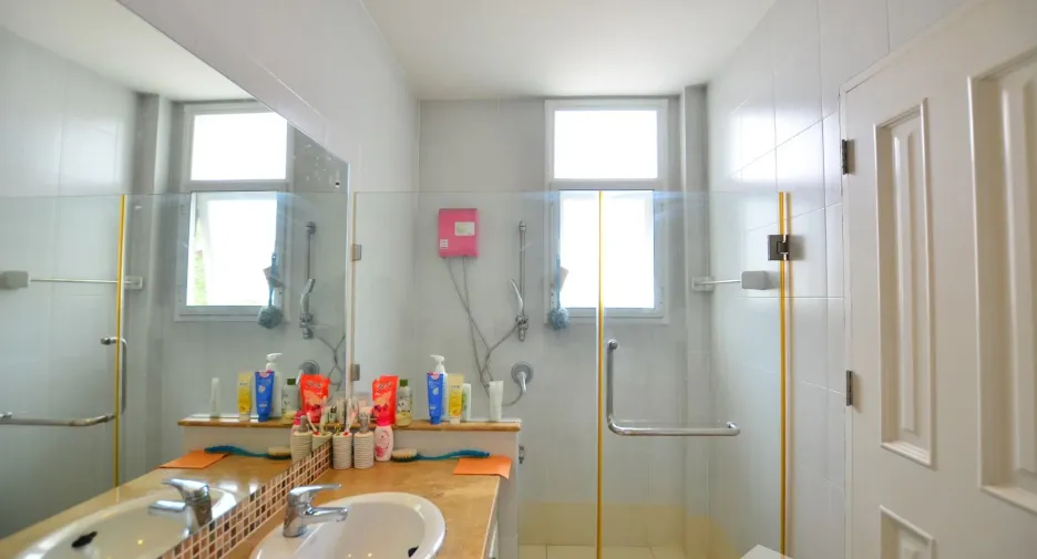 Casa en venta y en alquiler de 5 habitaciones en Mueang Samut Sakhon, Samut Sakhon