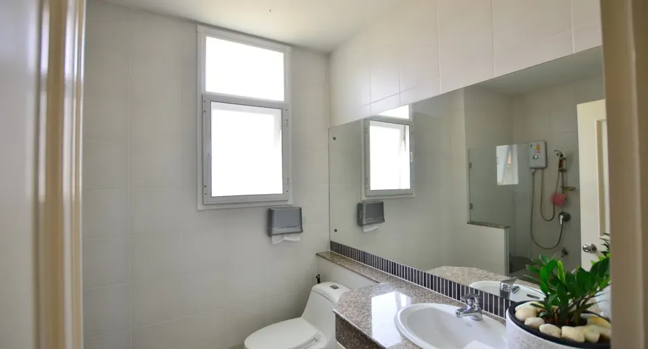 Casa en venta y en alquiler de 5 habitaciones en Mueang Samut Sakhon, Samut Sakhon