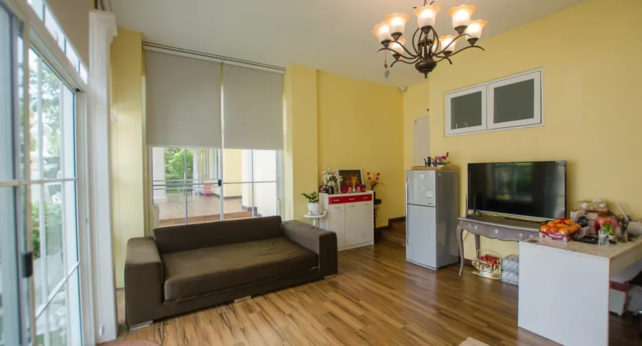Casa en venta y en alquiler de 5 habitaciones en Mueang Samut Sakhon, Samut Sakhon
