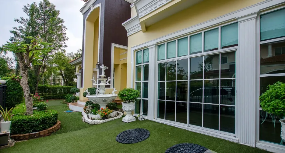Casa en venta y en alquiler de 5 habitaciones en Mueang Samut Sakhon, Samut Sakhon