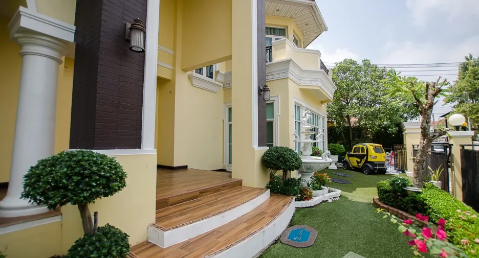 Casa en venta y en alquiler de 5 habitaciones en Mueang Samut Sakhon, Samut Sakhon
