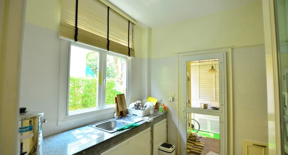 Casa en venta y en alquiler de 5 habitaciones en Mueang Samut Sakhon, Samut Sakhon