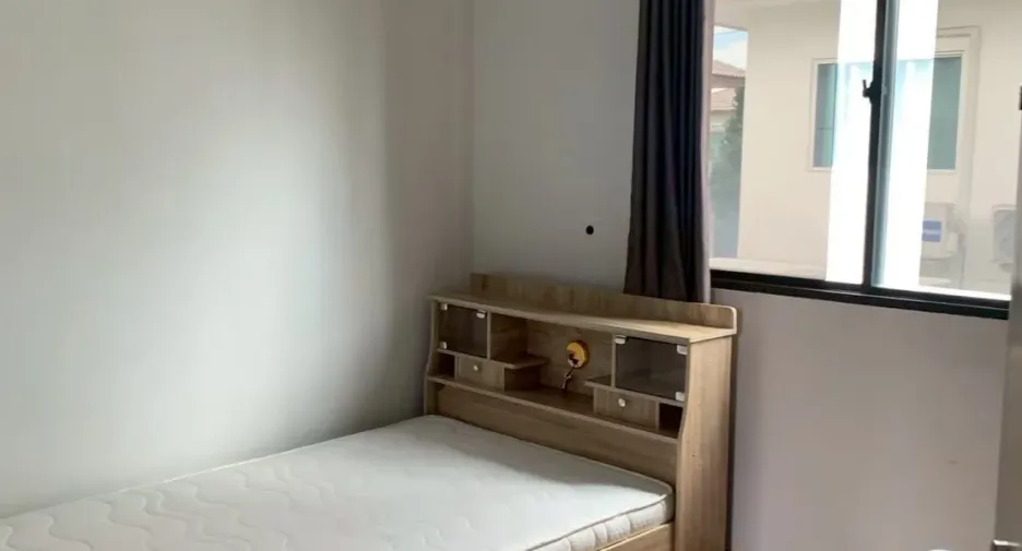 Casa adosada en venta de 3 habitaciones en Khlong Luang, Pathum Thani