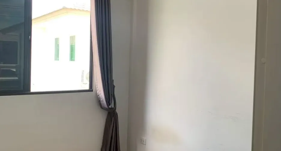 Casa adosada en venta de 3 habitaciones en Khlong Luang, Pathum Thani