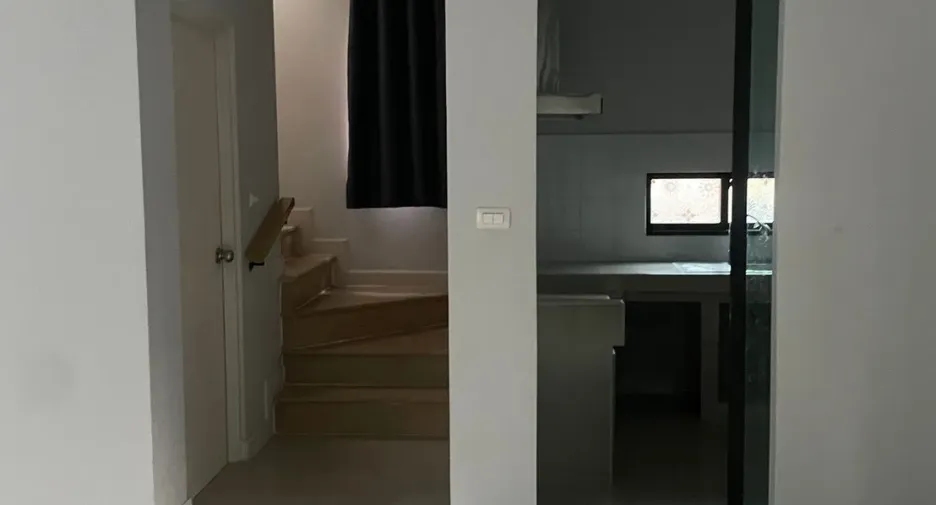 For rent 5 bedrooms house in Lam Luk Ka, Pathum Thani