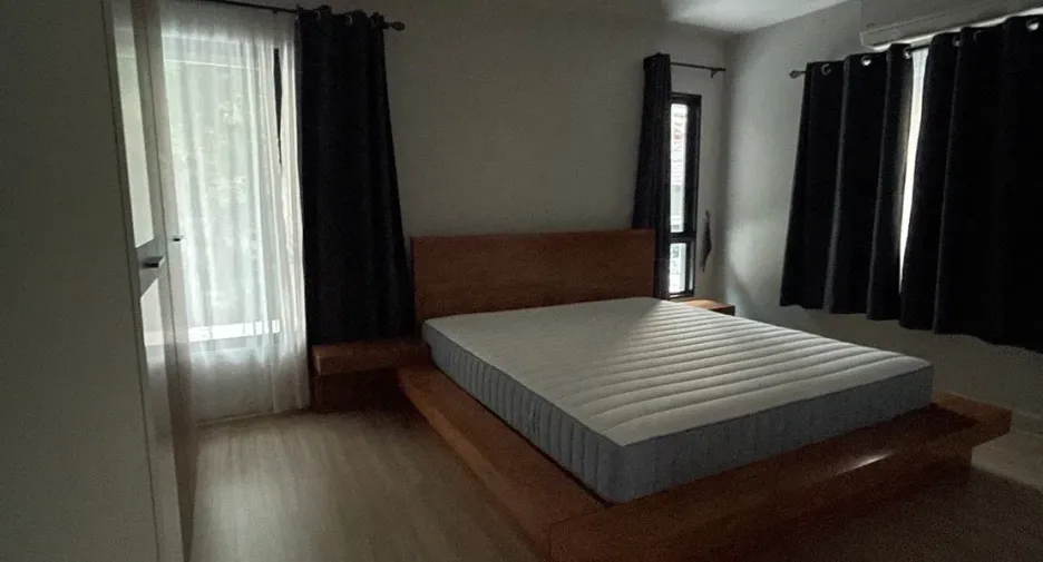 For rent 5 bedrooms house in Lam Luk Ka, Pathum Thani