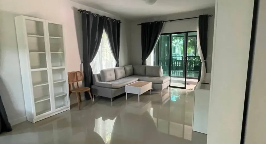 For rent 5 bedrooms house in Lam Luk Ka, Pathum Thani