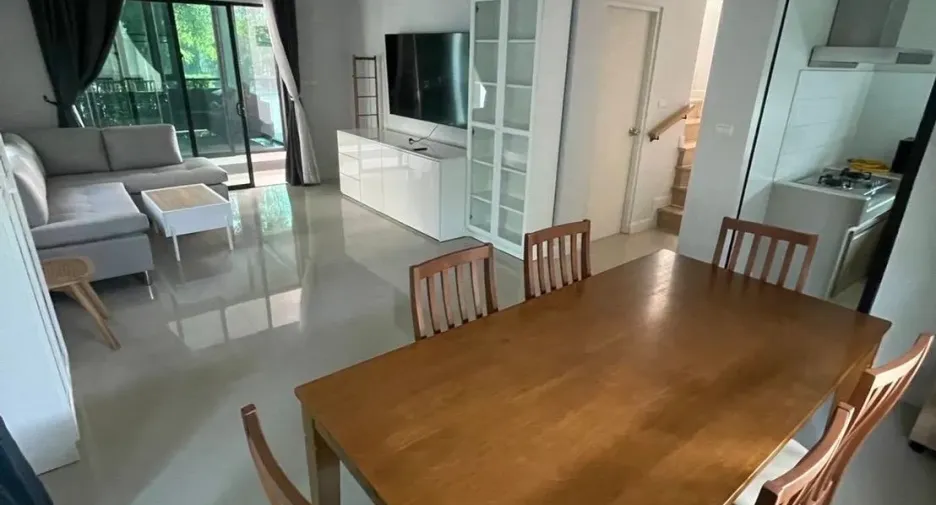 For rent 5 bedrooms house in Lam Luk Ka, Pathum Thani