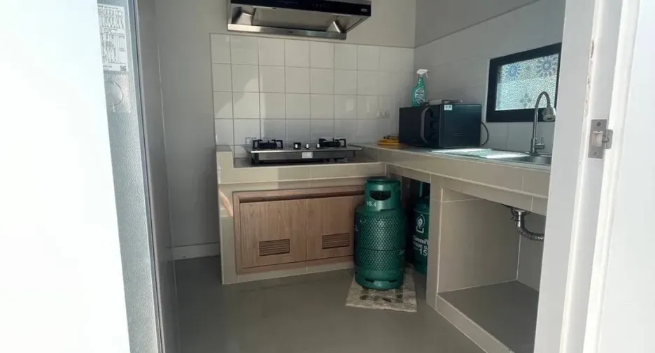 For rent 5 bedrooms house in Lam Luk Ka, Pathum Thani
