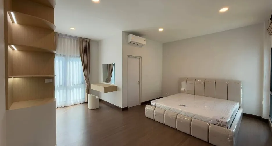 Casa en alquiler de 4 habitaciones en Sai Mai, Bangkok