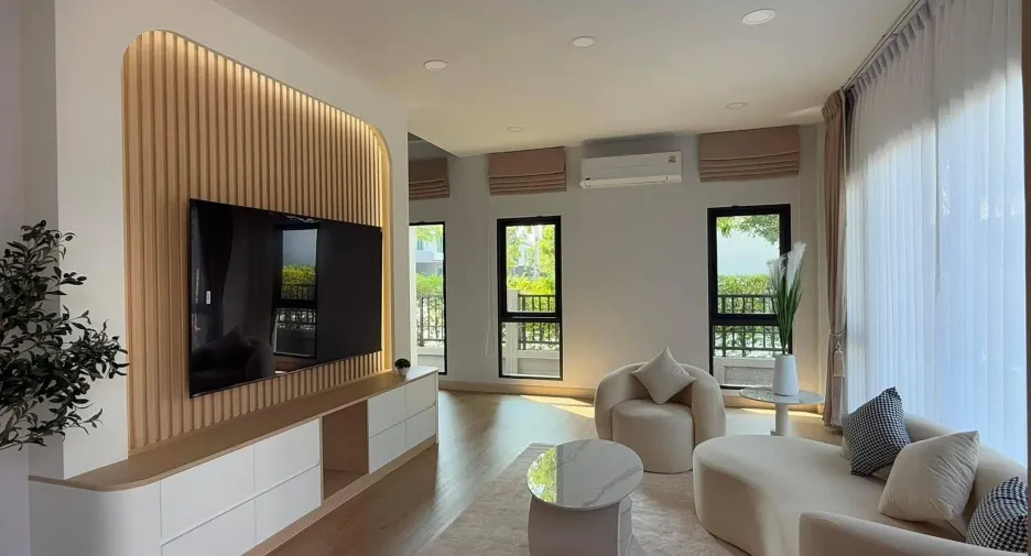 Casa en alquiler de 4 habitaciones en Sai Mai, Bangkok