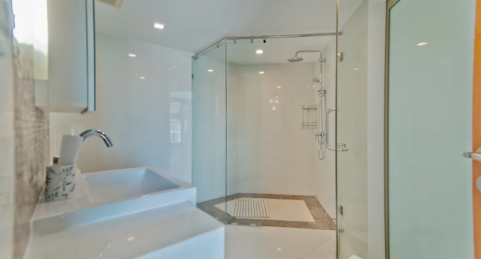 For sale 3 ベッドルーム condo in Bang Lamung, Chonburi