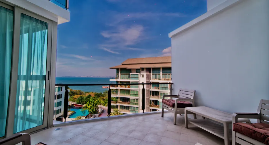 For sale 3 ベッドルーム condo in Bang Lamung, Chonburi