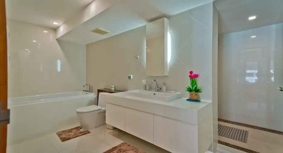 For sale 3 ベッドルーム condo in Bang Lamung, Chonburi
