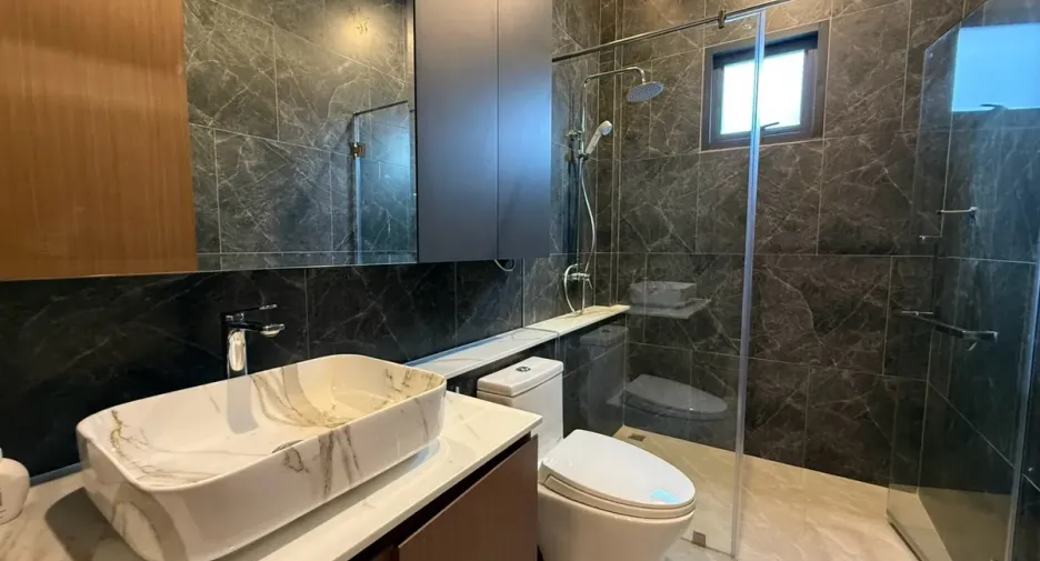 For rent and for sale 5 bedrooms house in Bang Lamung, Chonburi
