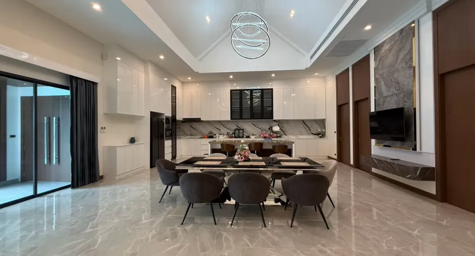 For rent and for sale 5 bedrooms house in Bang Lamung, Chonburi