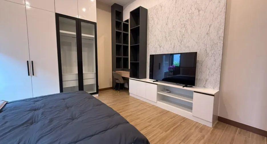 For rent and for sale 5 bedrooms house in Bang Lamung, Chonburi