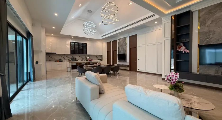 For rent and for sale 5 bedrooms house in Bang Lamung, Chonburi