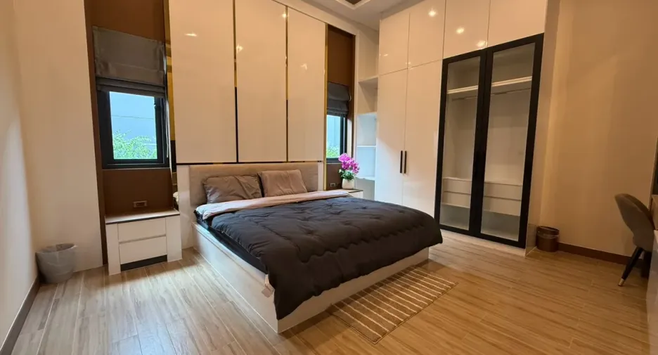 For rent and for sale 5 bedrooms house in Bang Lamung, Chonburi