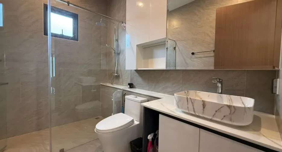 For rent and for sale 5 bedrooms house in Bang Lamung, Chonburi