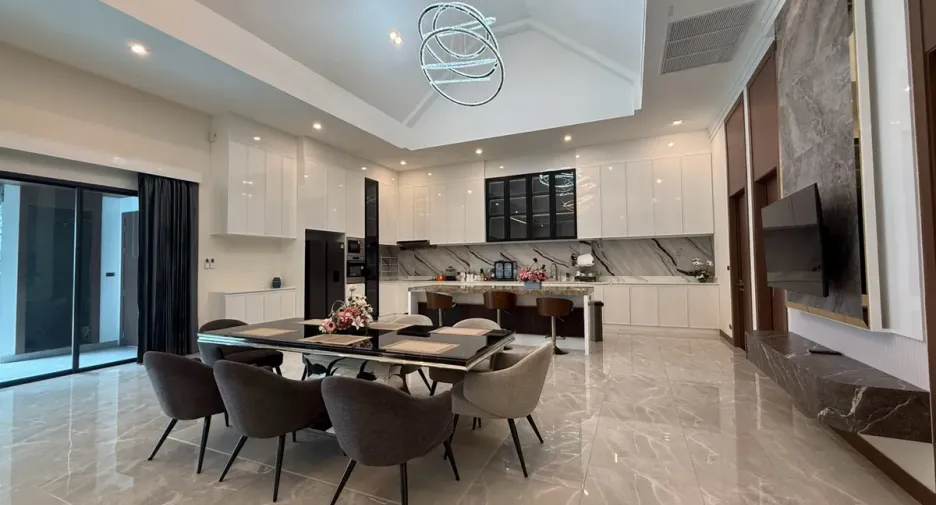 For rent and for sale 5 bedrooms house in Bang Lamung, Chonburi
