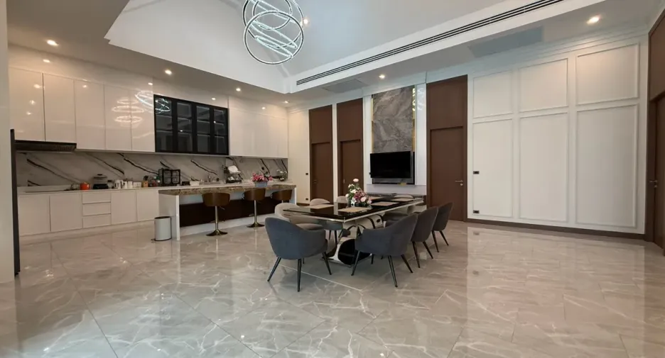 For rent and for sale 5 bedrooms house in Bang Lamung, Chonburi