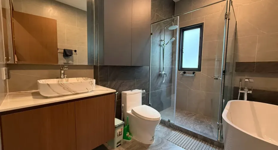 For rent and for sale 5 bedrooms house in Bang Lamung, Chonburi