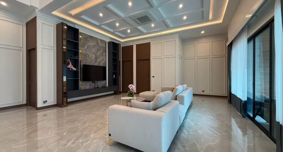 For rent and for sale 5 bedrooms house in Bang Lamung, Chonburi