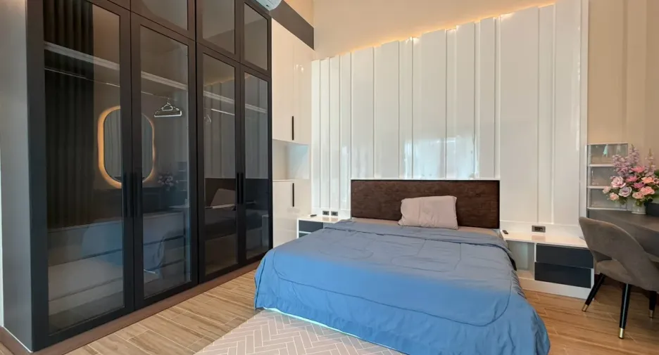 For rent and for sale 5 bedrooms house in Bang Lamung, Chonburi