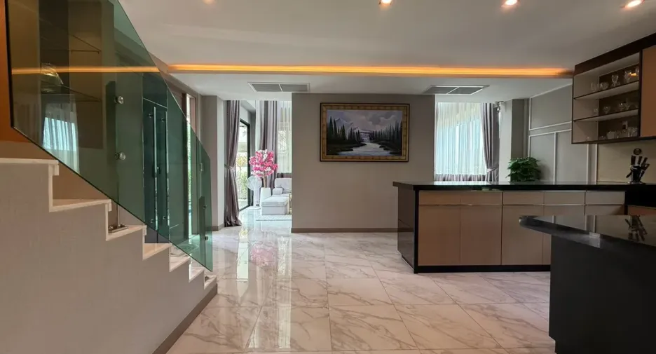 For rent and for sale 4 bedrooms house in Huay Yai, Pattaya