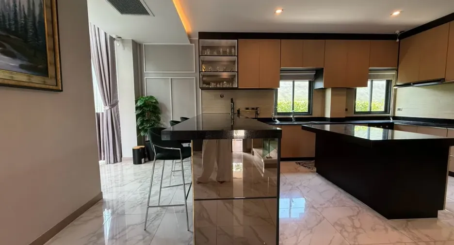 For rent and for sale 4 bedrooms house in Huay Yai, Pattaya