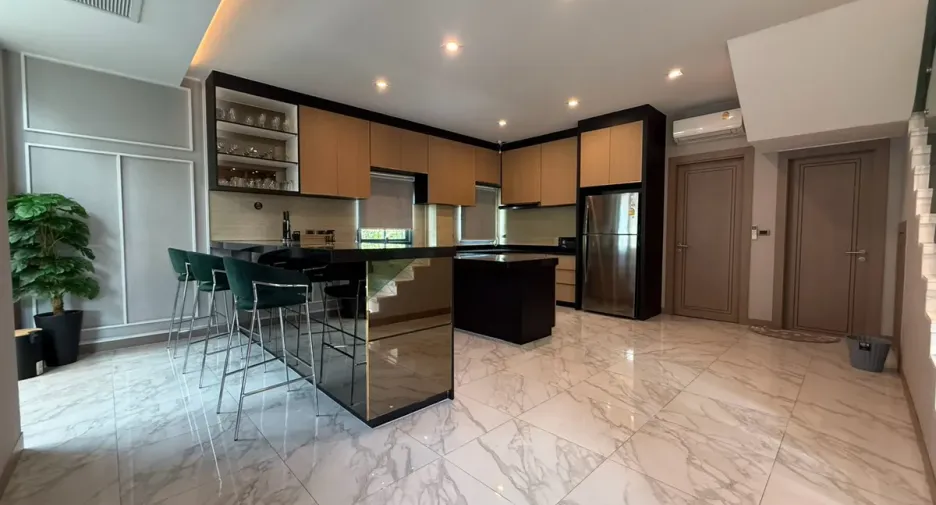 For rent and for sale 4 bedrooms house in Huay Yai, Pattaya