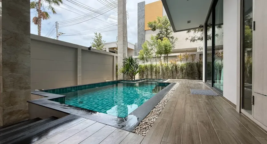 For rent and for sale 4 bedrooms house in Huay Yai, Pattaya
