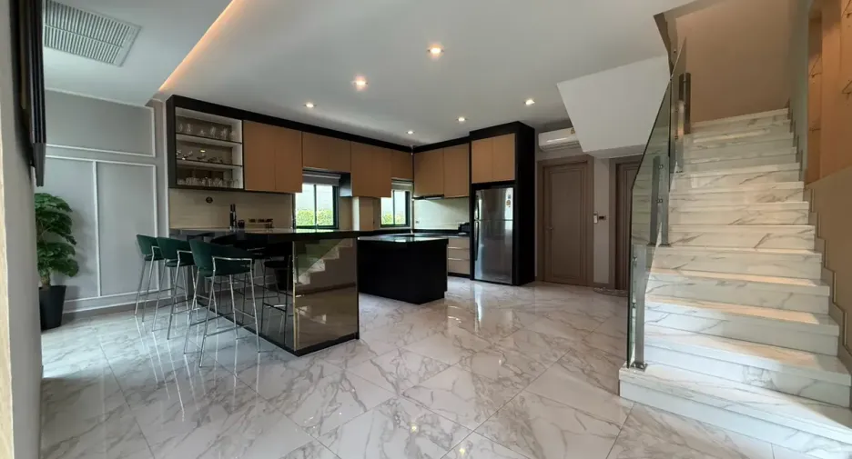 For rent and for sale 4 bedrooms house in Huay Yai, Pattaya
