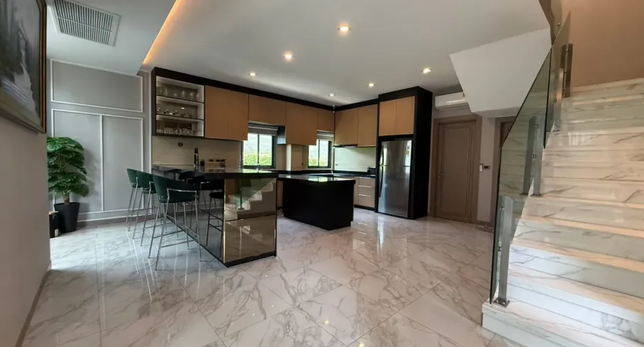 For rent and for sale 4 bedrooms house in Huay Yai, Pattaya