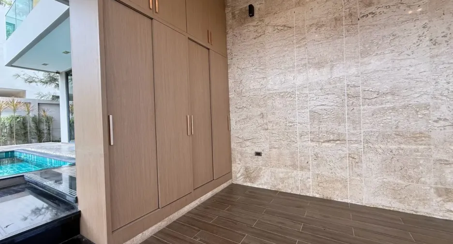 For rent and for sale 4 bedrooms house in Huay Yai, Pattaya