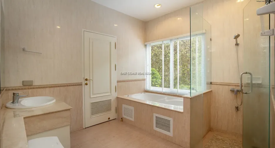 For rent and for sale 3 bedrooms house in Bang Lamung, Chonburi