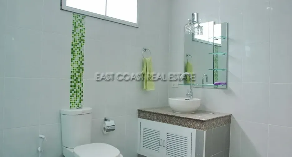 For rent and for sale 4 bedrooms house in Jomtien, Pattaya