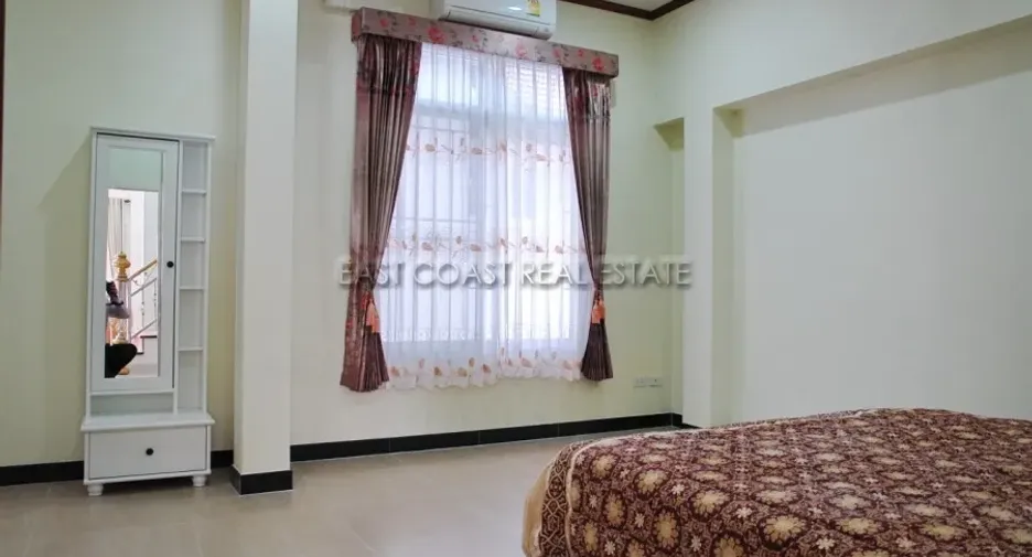 For rent and for sale 4 bedrooms house in Jomtien, Pattaya