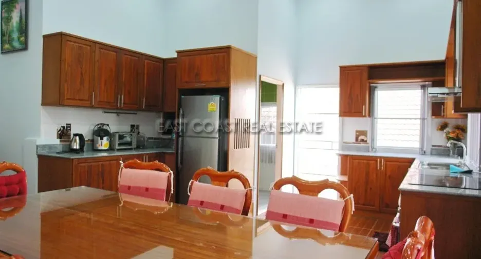 For rent and for sale 4 bedrooms house in Jomtien, Pattaya