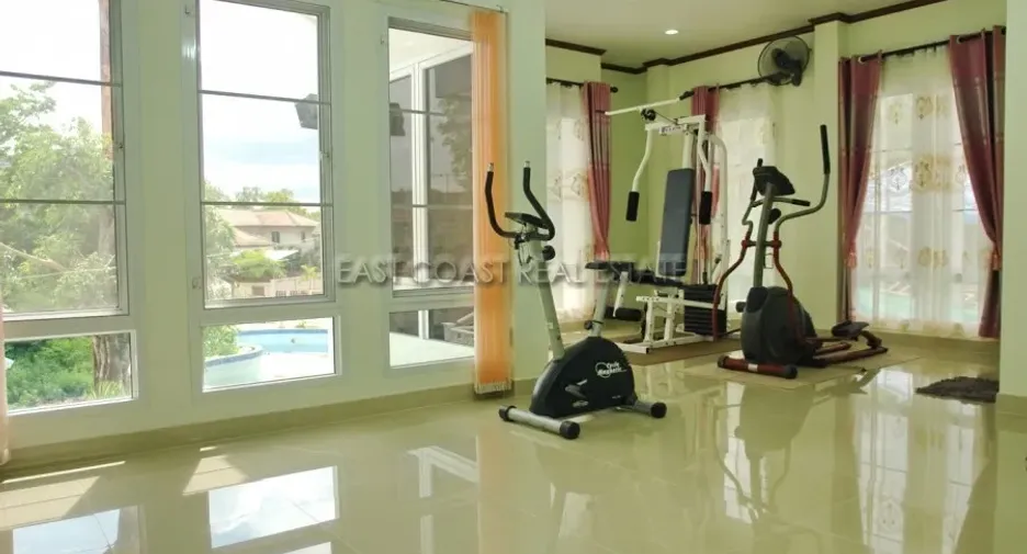 For rent and for sale 4 bedrooms house in Jomtien, Pattaya