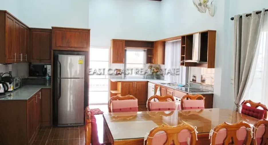 For rent and for sale 4 bedrooms house in Jomtien, Pattaya