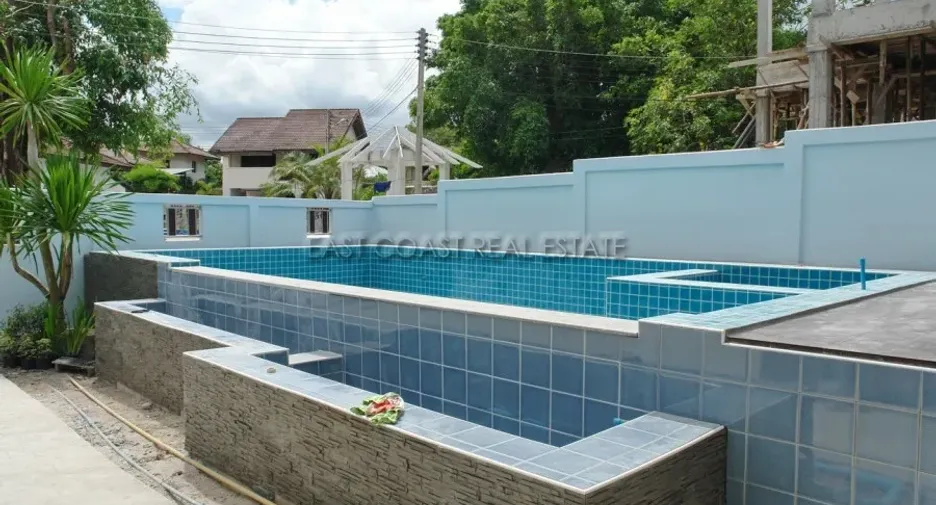 For rent and for sale 4 bedrooms house in Jomtien, Pattaya