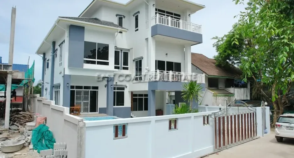 For rent and for sale 4 bedrooms house in Jomtien, Pattaya