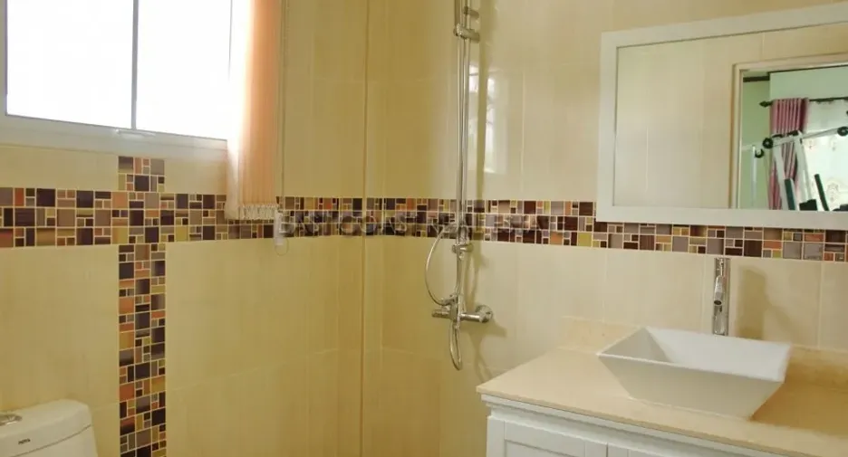 For rent and for sale 4 bedrooms house in Jomtien, Pattaya