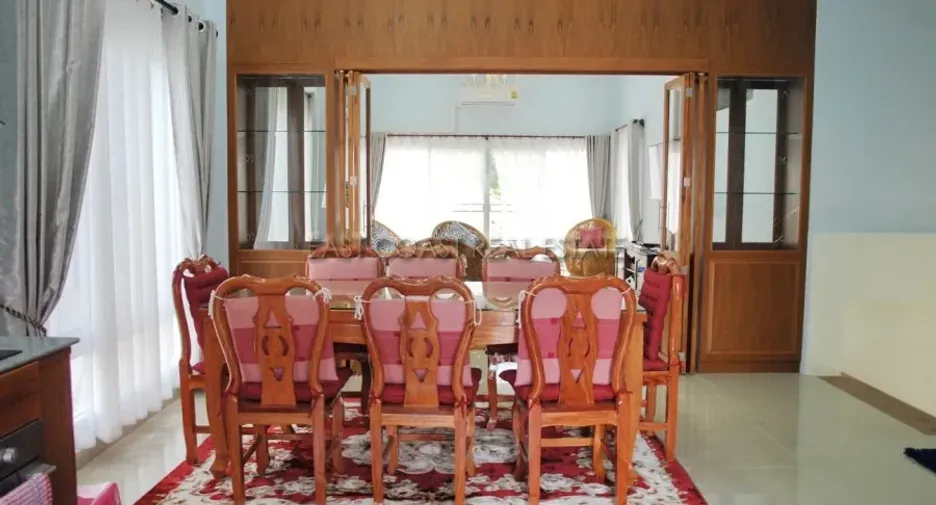 For rent and for sale 4 bedrooms house in Jomtien, Pattaya