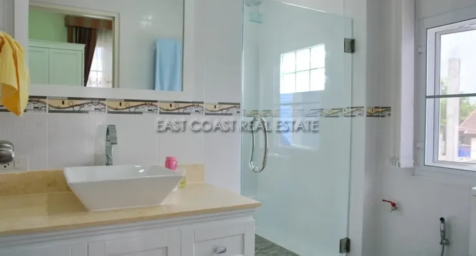 For rent and for sale 4 bedrooms house in Jomtien, Pattaya