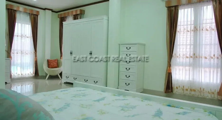 For rent and for sale 4 bedrooms house in Jomtien, Pattaya